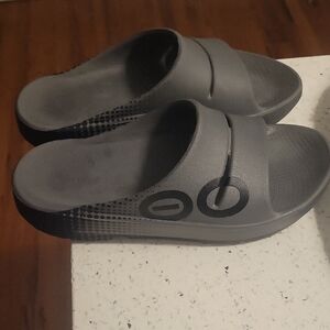 OOFOS Charcoal Slide Sandals